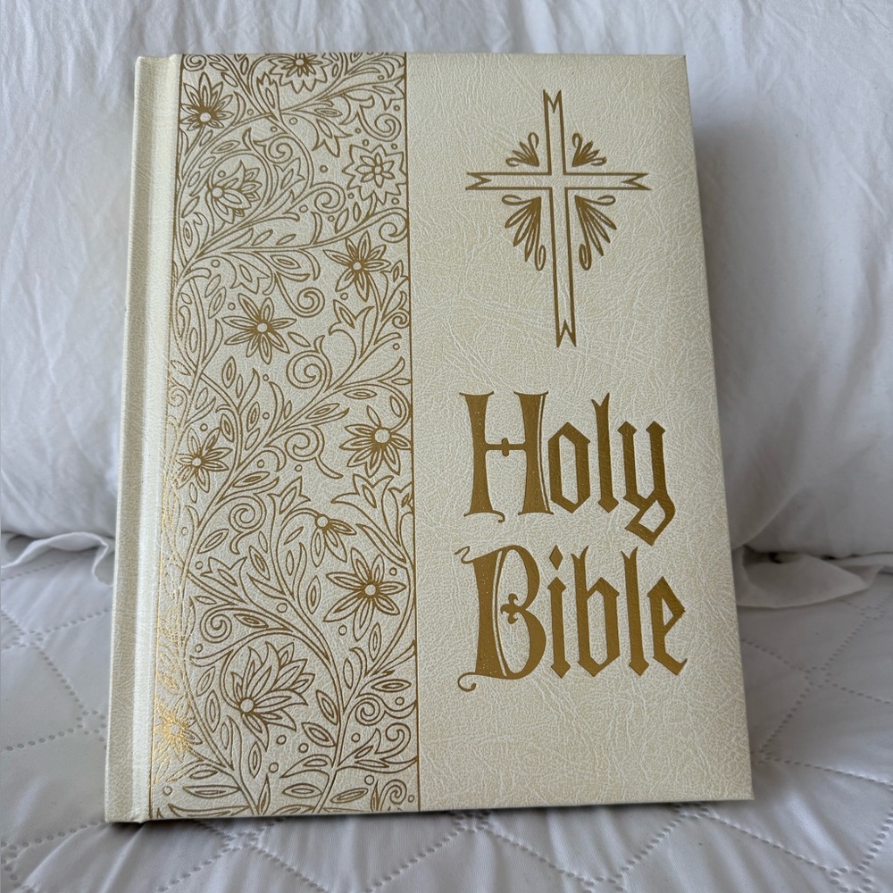 Vintage 1970s New American Holy Bible Catholic Family Edition Riverside